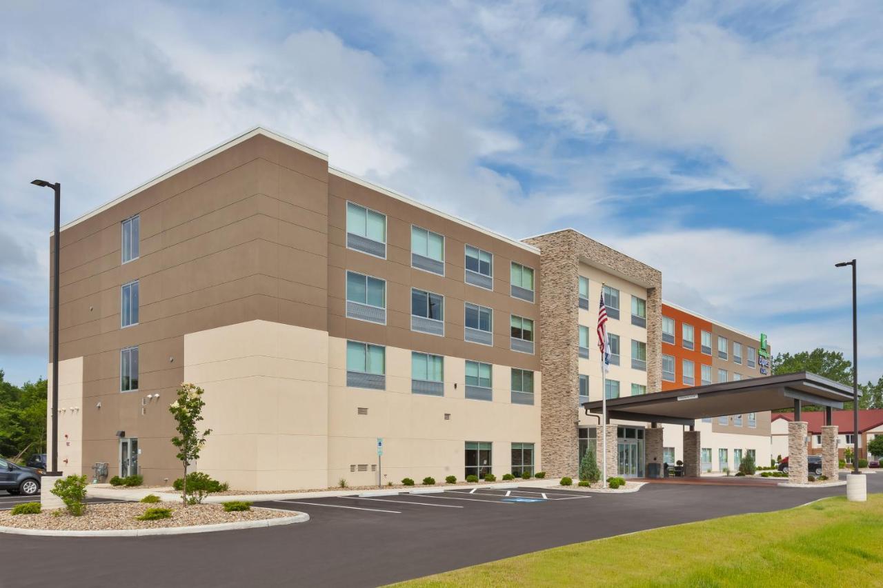 Holiday Inn Express & Suites - Milan - Sandusky Area By Ihg Ngoại thất bức ảnh